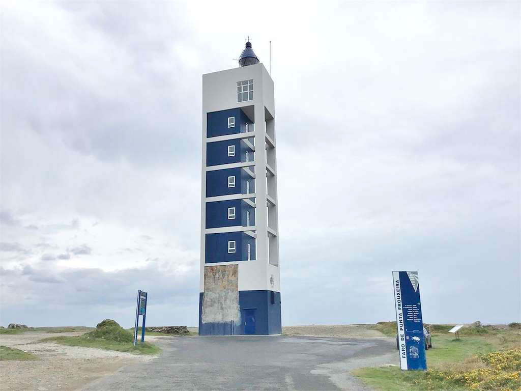 Faro de Punta Frouxeira Faro de Punta Frouxeira en Valdoviño con vistas al océano Atlántico